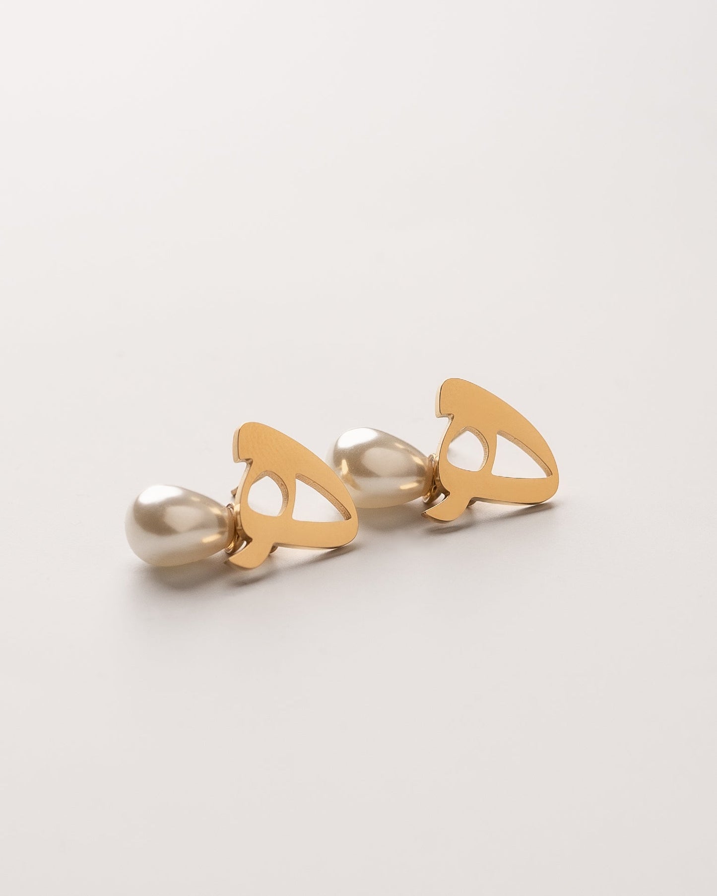 Calligraphed Letter Earrings ھ