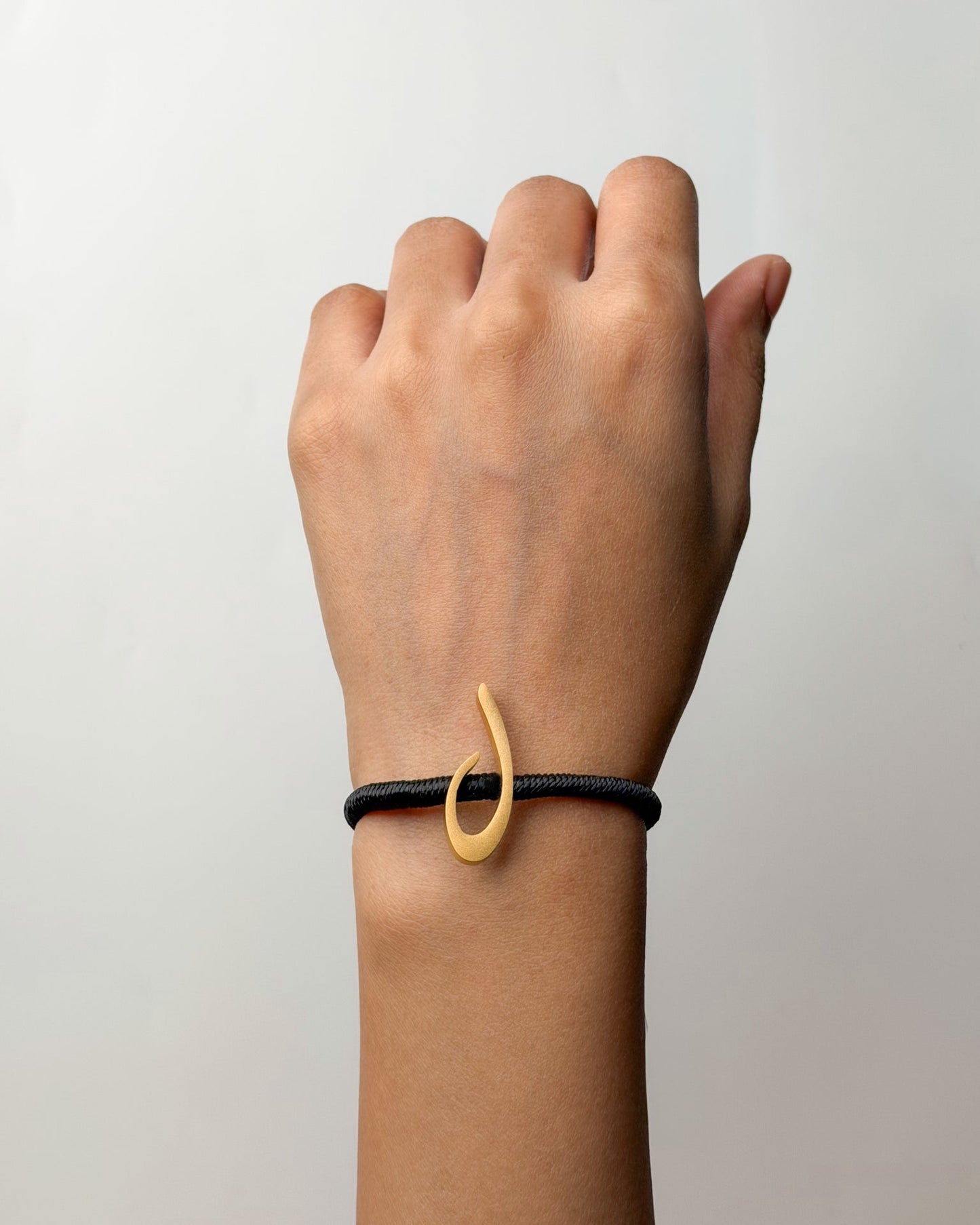 String Letter Bracelet ل